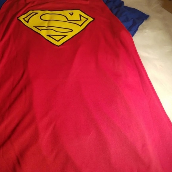 Supergirl T-shirt with Cape Large - Picture 2 of 4